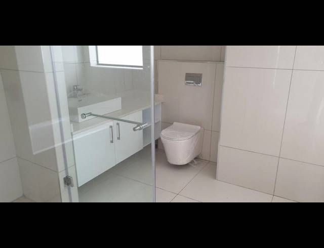 4 BEDROOM TOWNHOUSE FOR SALE IN IZINGA ESTATE